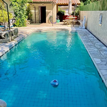 Acces Autonome Alojamento de Acomodação e Pequeno-almoço Beaucaire (Gard)