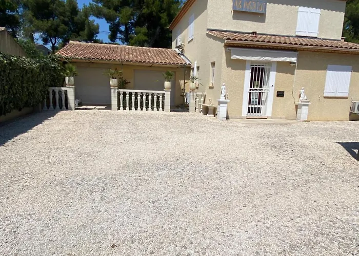 Acces Autonome Alojamento de Acomodação e Pequeno-almoço Beaucaire (Gard)